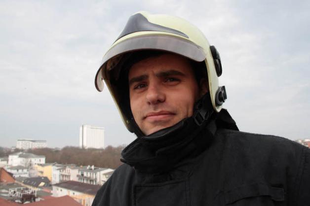 „Man darf keine Höhenangst haben in dem Job“, sagt Brandmeister Philipp Riedel. „Man darf keine Höhenangst haben in dem Job“, sagt Brandmeister Philipp Riedel.