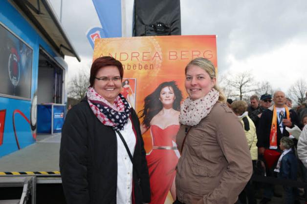 Grund zur Freude: Katharina Ritter (l.) und Sabrina Spiegel gewannen das Meet & Greet.