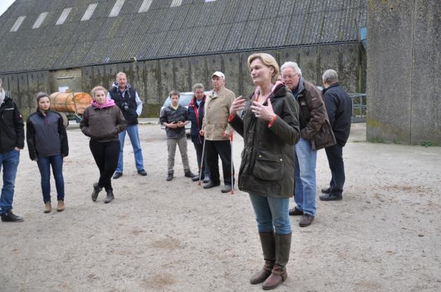 Sabine Mues (r.) begrüßte zahlreiche Besucher auf dem Lindhof. Sabine Mues (r.) begrüßte zahlreiche Besucher auf dem Lindhof.