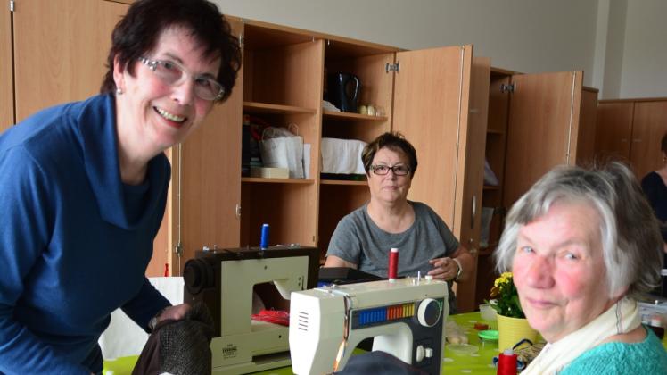 Haben sich schon eingerichtet: Katrin Zimmermann (77, von links), Ingemarie Erichson (66), Dorit Schünemann (74). 