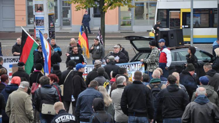 In den vergangenen Monaten gingen in Schwerin NPD-Mitglieder und Sympathisanten vor allem bei Demonstrationen der MVgida auf die Straße. Am 1. Mai wollen sie eine eigene Demo veranstalten.  