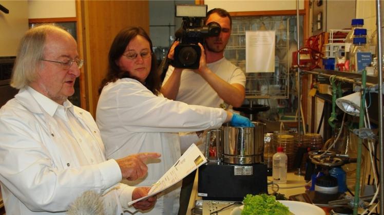 Diplom-Chemikerin Elena Suslov und Lafu-Chef Gary Zörner haben an einem Beitrag für den WDR mitgewirkt.