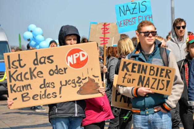 Schwerin, Alter Garten: Etwa 400 Menschen demonstrierten gegen Nazis. Schwerin, Alter Garten: Etwa 400 Menschen demonstrierten gegen Nazis.