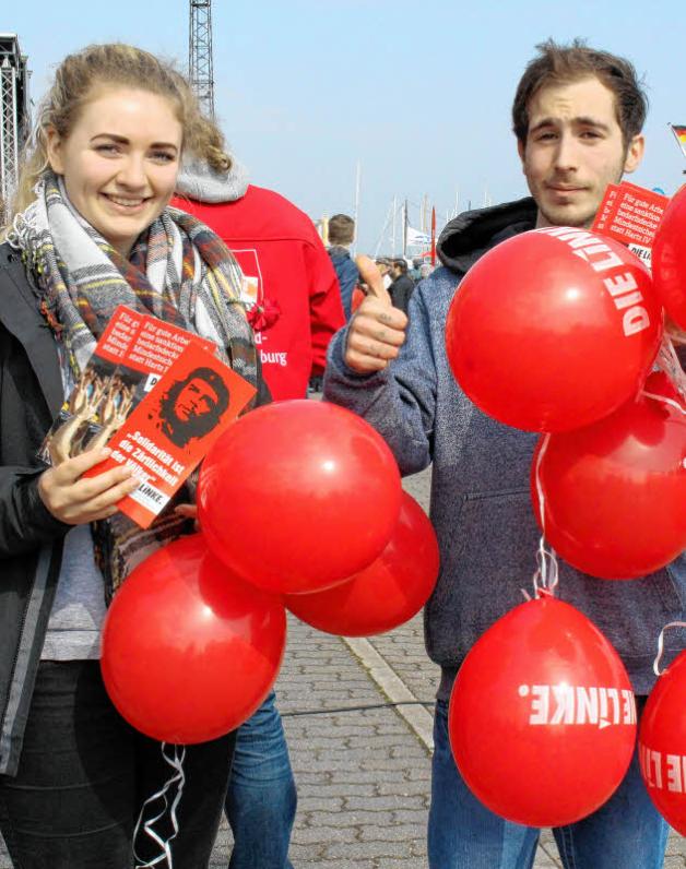 Stralsund: Karim Rida und Laura Zühr zeigen, dass sich auch junge Leute politisch engagieren. Stralsund: Karim Rida und Laura Zühr zeigen, dass sich auch junge Leute politisch engagieren.