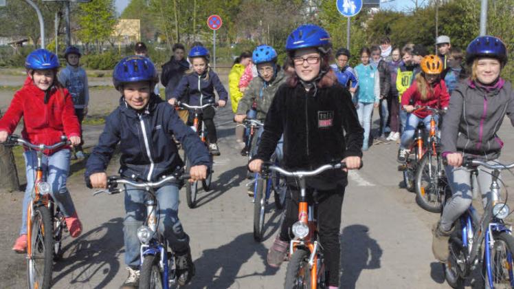 Auf dem Fahrrad fühlen sie sich sicher, die Schüler der 4c aus der Stadtschule am Mühlenteich.  Fotos: Hirschmann (7) 