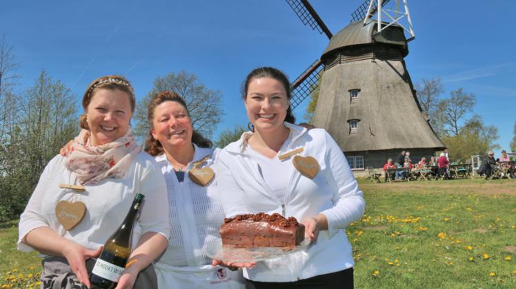 Freuten sich über viele Gäste an der Grebiner Mühle: (von links) Jennifer Wehrend, Tanja Wilke und Laura Begau.