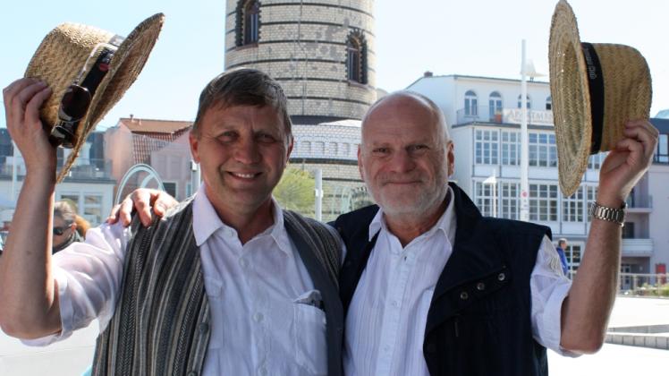 Mit Hut: Frank Frey (l.) und Gerhard Magdans freuen sich jedes Jahr auf den Herrentag, den sie bereits seit Jahren gemeinsam verbringen.