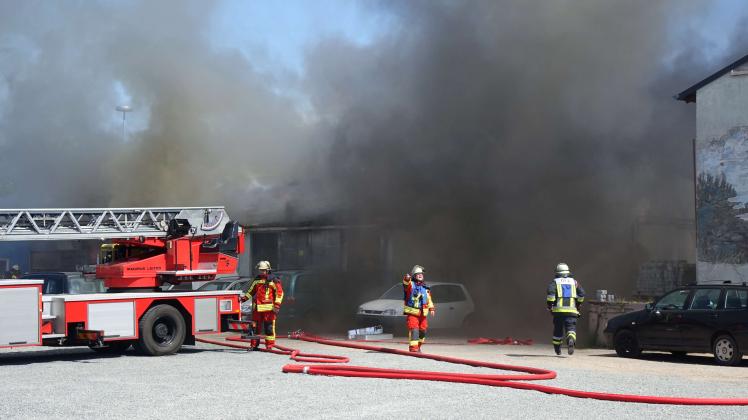 Feuer In Neumünster: Lagerhalle Brennt Ab | SHZ