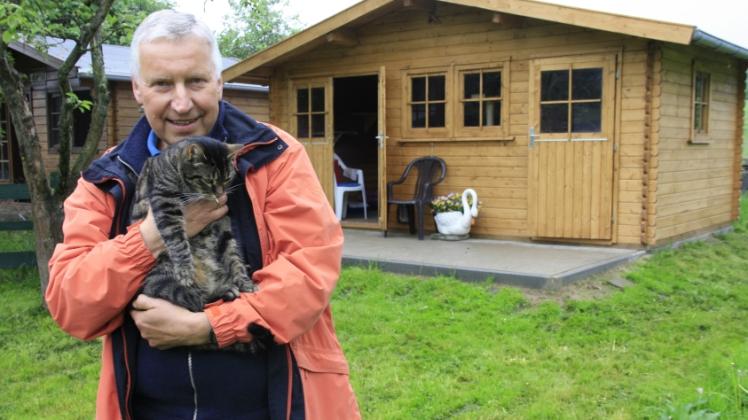 Manfred Poniatowski engagiert sich seit Jahren für freilebende katzen in Schwaan.  