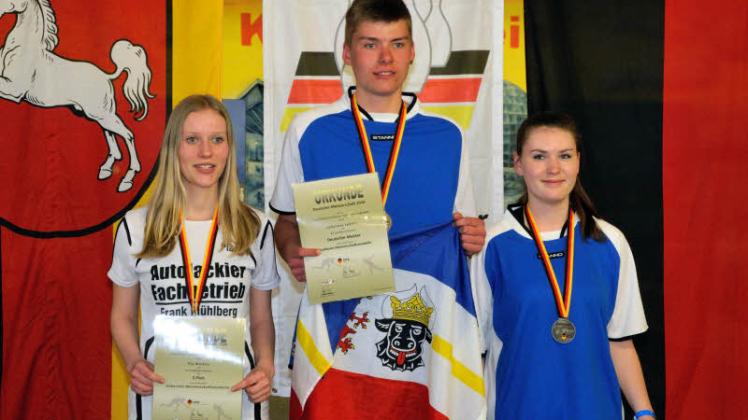 Medaillengewinner in den Einzel-Wettkämpfen vom KFV Rostock (v.l.): Pia Winkler (Silber Jugend A), Johannes Jahnke (Gold Jugend A) und Antonia Hartig (Bronze Jugend A ) 