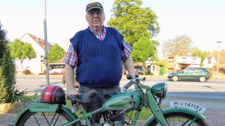 Hans Joachim Roddeck liebt sein „Wanderer“ 1 SP, ein Kleinkraftrad, das 1942 in Chemnitz produziert wurde.  