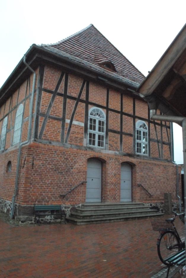 In der Alten Synagoge in Hagenow wird am 2. Juni zur „Deutschstunde“ eingeladen.