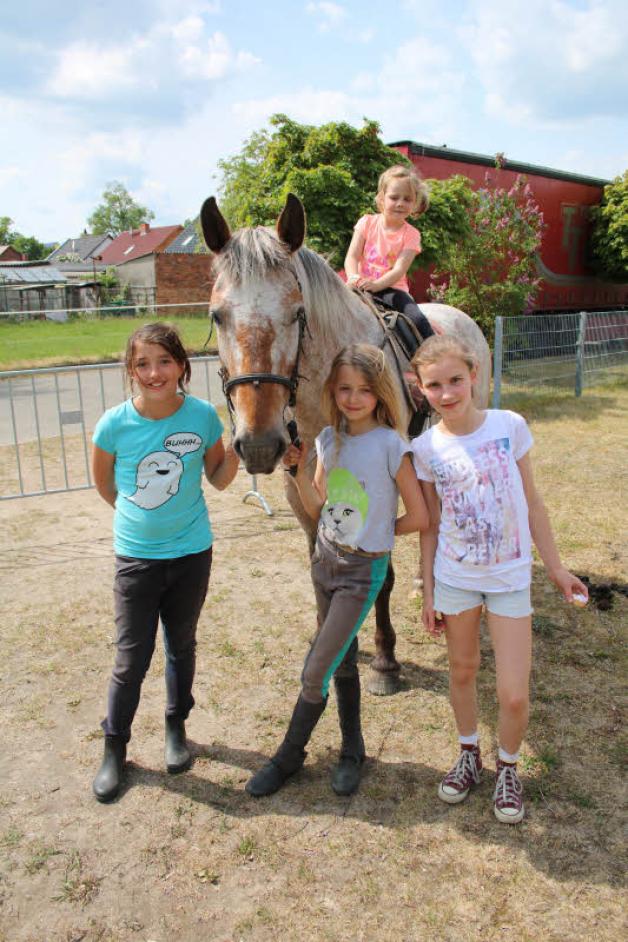 Pferd „Grandess“ war besonders bei den Mädchen beliebt. Pferd „Grandess“ war besonders bei den Mädchen beliebt.