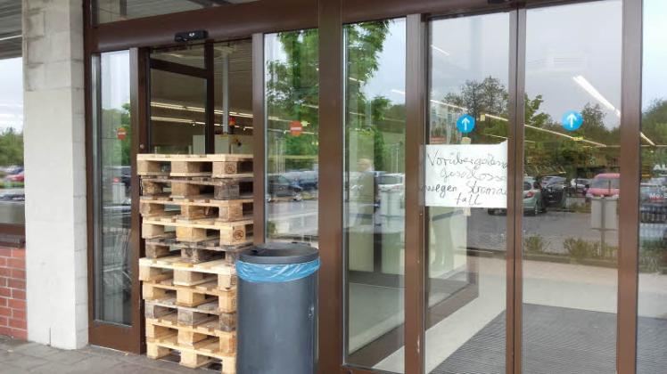 Da unter anderem die Kassen ausfielen, mussten viele Supermärkte – wie hier bei Aldi im Friedrichsberg – den Betrieb einstellen. 