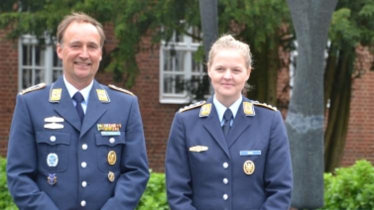 Oberstabswebel Tino Dlugosz und Sara Krone planen die Großveranstaltung.  