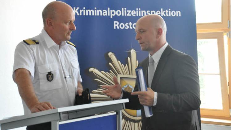 Neuer Chef bei der Kriminalpolizeiinspektion: Rogan Liebmann (r.) übernimmt das Amt von Peter Mainka. 
