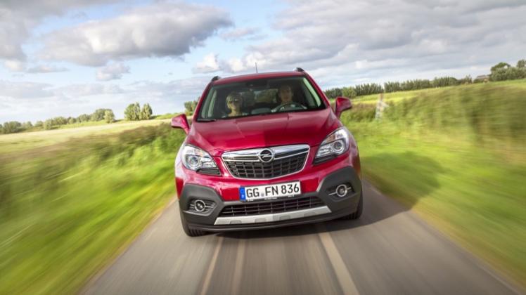 Dem größeren Markenbruder Antara optisch nicht unähnlich, aber deutlich geringer in den Abmessungen: Der Opel Mokka passt bestens in die Zeit, in der SUVs in kleinen Dimensionen boomen. Fotos: Opel