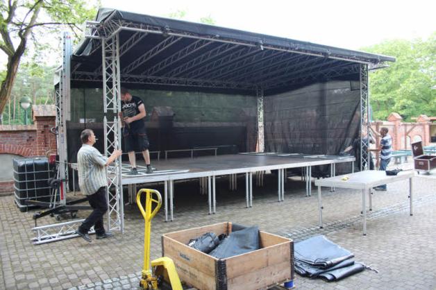 Showreif: Die 28 Quadratmeter große Bühne kommt von einer Firma aus Salzwedel. 