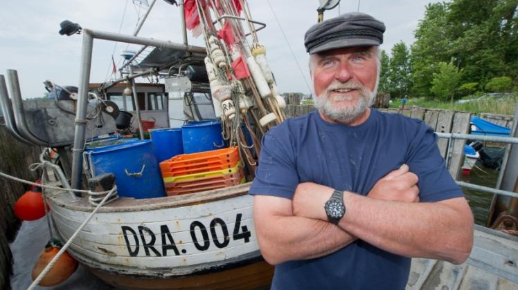 Ende des Jahres geht er als 63-Jähriger als letzter Fischer im Altdorf Dranske in Rente. 