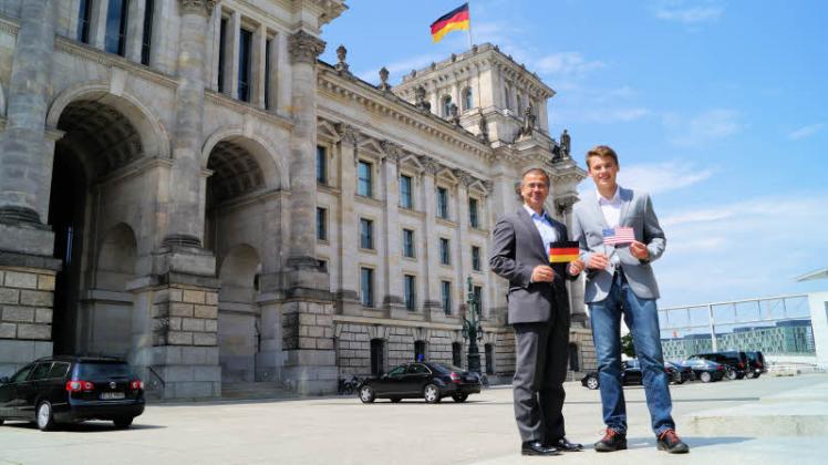 Alexander Herzog  (r.) aus Plau am See wurde vom Bundestagsabgeordneten Frank Junge für die Teilnahme am Parlamentarischen Patenschaftsprogramm des Deutschen Bundestages nominiert.
