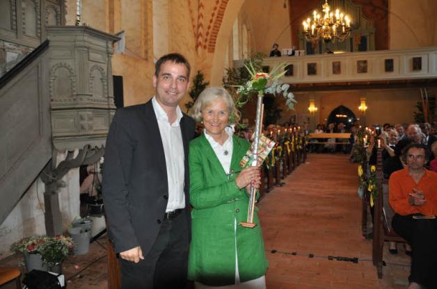 Eine geschmückte Orgelpfeife für Stefanie von Laer von Orgelbauer Ralf Jehmlich aus Dresden. Eine geschmückte Orgelpfeife für Stefanie von Laer von Orgelbauer Ralf Jehmlich aus Dresden.