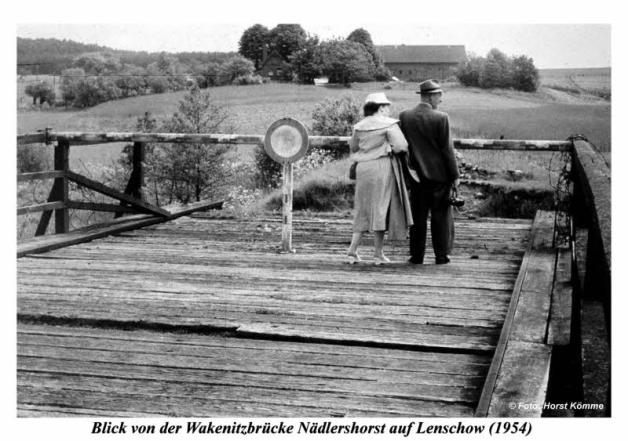 In den 1950er-Jahren entstand dieses Foto mit Blick auf Lenschow. Aufgenommen wurde es von der Wakenitzbrücke Nädlershorst. Später wurde Lenschow dem Erdboden gleich gemacht. In den 1950er-Jahren entstand dieses Foto mit Blick auf Lenschow. Aufgenommen wurde es von der Wakenitzbrücke Nädlershorst. Später wurde Lenschow dem Erdboden gleich gemacht.