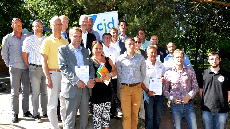 Die Zusammenarbeit der Christophorusschule Rostock mit 15 Vereinen wurde gestern in Verträgen festgehalten.  