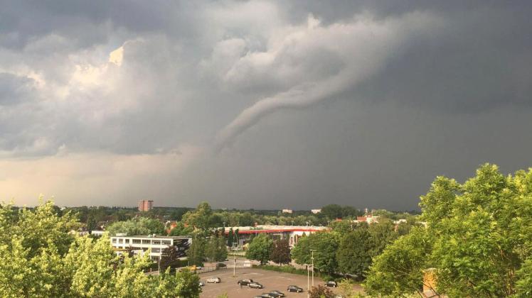 Bei dem Sturm in Hamburg handele es sich mit „an Sicherheit grenzender Wahrscheinlichkeit“ um einen Tornado.