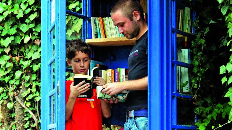 Kinder - Mini-Bibliothek in Erbsen - Kinderbücher aus der Telefonzelle