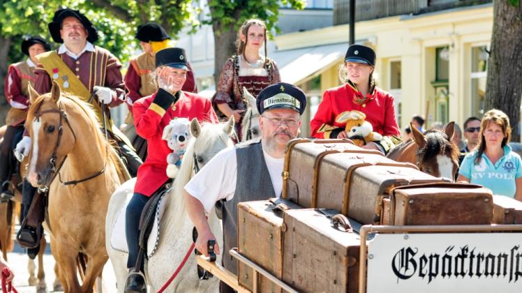 Der dänische König und sein Gefolge reiten traditionell beim Festumzug mit. In diesem Jahr werden sie auf die Tiere verzichten müssen. 