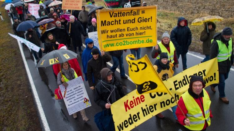 Teilnehmer des Sternmarsches gegen die vom Braunkohletagebau bedrohten Dörfer.  