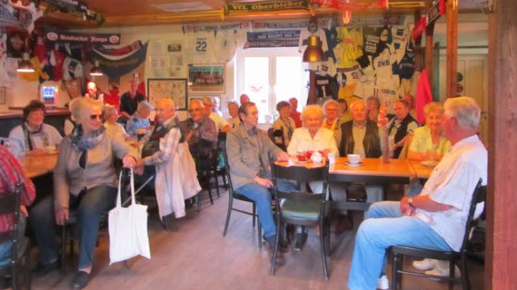 In der Vereinsgaststät-te Rote Erde im Rostocker Hansaviertel treffen sich die Mitglieder des Senio-renvereins Neptun regel-mäßig zu interessanten Veranstaltungen. 