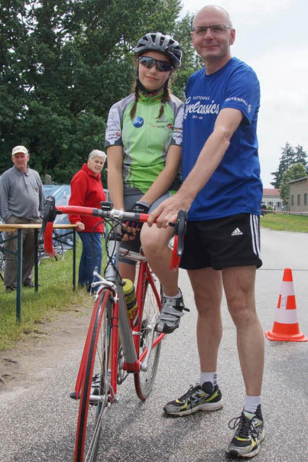 Torsten Konrad unterstützt beim Start Tochter Cosima. Torsten Konrad unterstützt beim Start Tochter Cosima.
