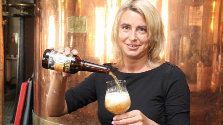 Verführerisch: Acht verschiedene Biersorten schenkt Sandra Grapenthin im Laufe eines Jahres an die Gäste aus.