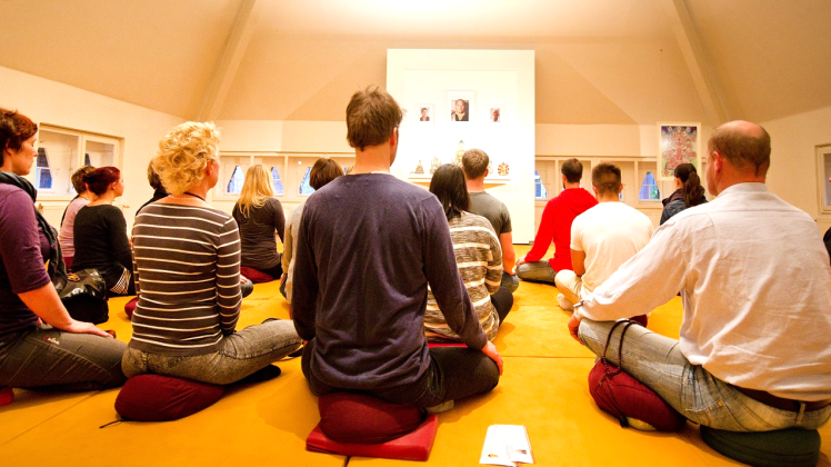 Auf sich achten - Buddhistische Meditation hilft beim Entspannen