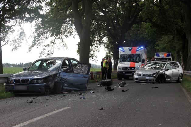 Fünf Verletzte bei schwerem Unfall nahe Ribnitz-Damgarten: Drei Autos krachen auf L22 in Hirschburg zusammen