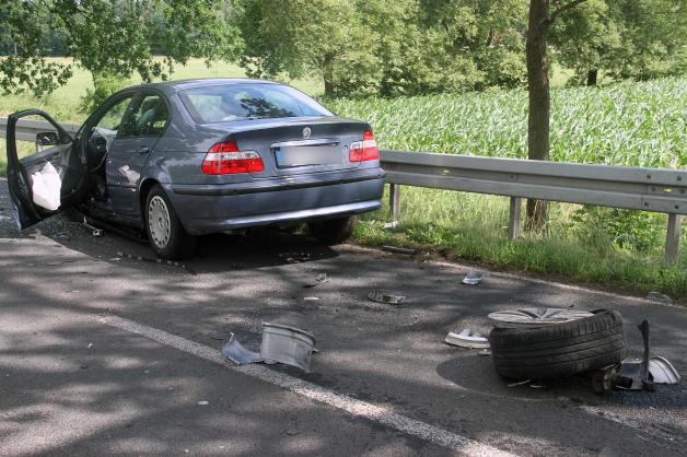 Fünf Verletzte bei schwerem Unfall nahe Ribnitz-Damgarten: Drei Autos krachen auf L22 in Hirschburg zusammen