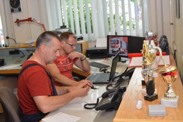 Mathias Klich (vorn) und Markus Paschen behalten in dem Durcheinander den Überblick. Mathias Klich (vorn) und Markus Paschen behalten in dem Durcheinander den Überblick.