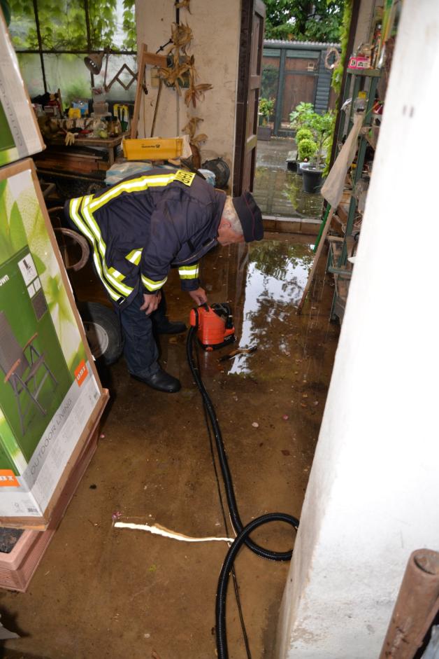 Feuerwehr im Dauereinsatz. Feuerwehr im Dauereinsatz.