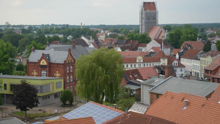 Auch aus der Vogelperspektive nicht zu übersehen: Die Stadt Parchim hat eine eindrucksvolle grüne Lunge. Fotos: Wolfried Pätzold 