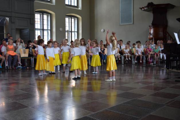Nicht zu übersehen – die kleinen Tänzer der Musikschule in Bützow.