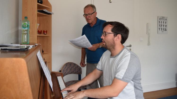 Friedrich Schiller (links) ist seit zwei Jahren Gesangsschüler bei Stephan Bordihn.