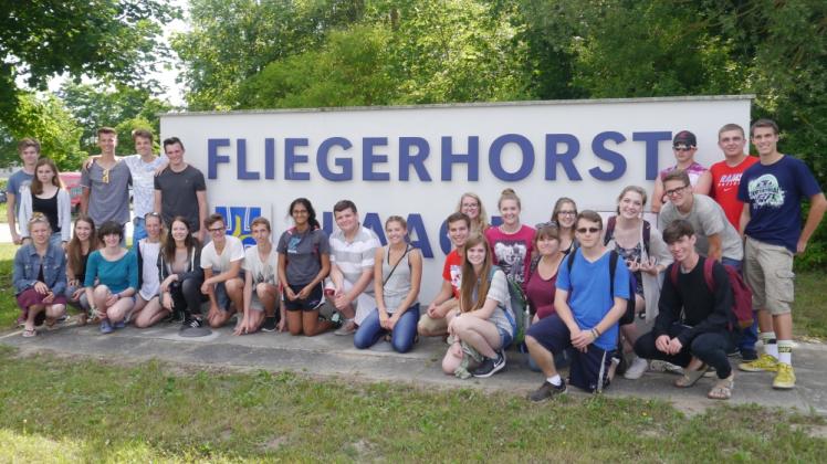Die amerikanischen Gastschüler besuchten unter anderem den Fliegerhorst in Laage mit ihren Gastgeschwistern. 