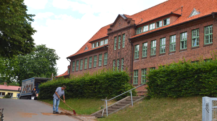 Seit 2009 ist die Verbundene Regionale Schule und Gymnasium „David Franck“ Sternberg eine Kooperative Gesamtschule (KGS) in 100-prozentiger Trägerschaft des Landkreises. 