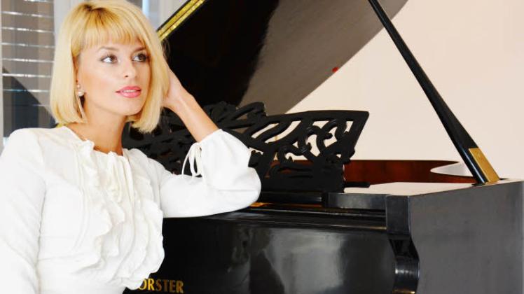 Ksenia Dyachenko - serbische Pianistin mit russischen Wurzeln. 