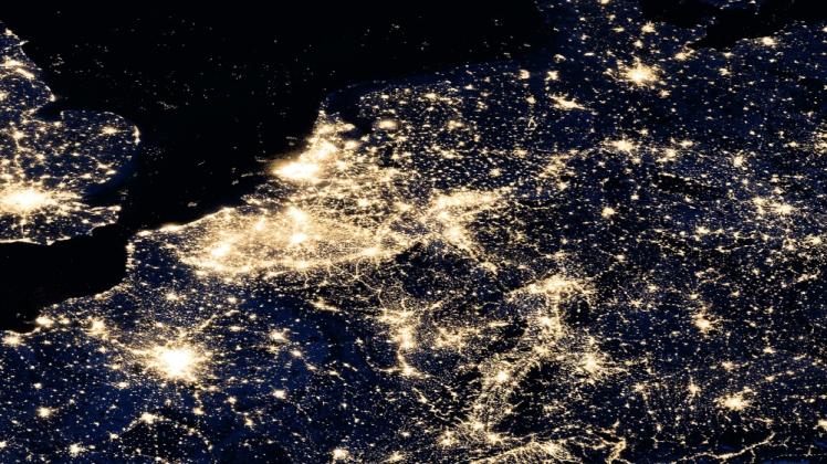 Künstliches Licht in den Städten Europas sorgt dafür, dass der Sternenhimmel an vielen Orten kaum noch zu erkennen ist.  