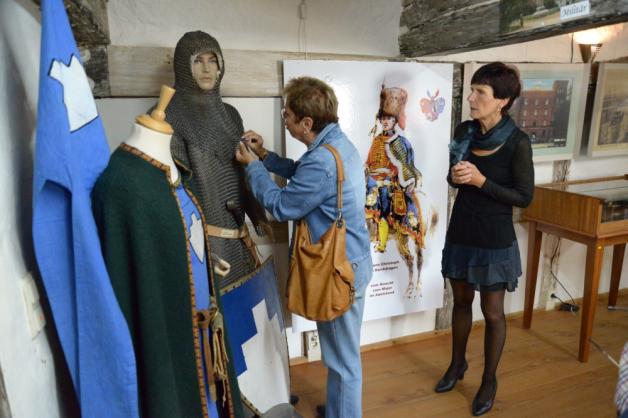 Carmen Zemke (r.) hat die Ausstellung maßgeblich konzipiert. Carmen Zemke (r.) hat die Ausstellung maßgeblich konzipiert.