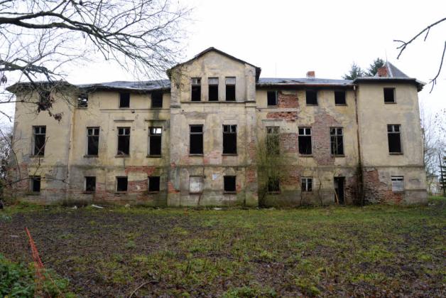 Das Löwitzer Gutshaus(Baujahr 1856) ist in einem katastrophalen Zustand. Seit Jahren wird für die Immobilie ein neuer Besitzer gesucht – vergebens.  