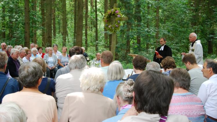 Gedenken an das Lager Nesow an historischem Ort.  Fotos: Täufel 