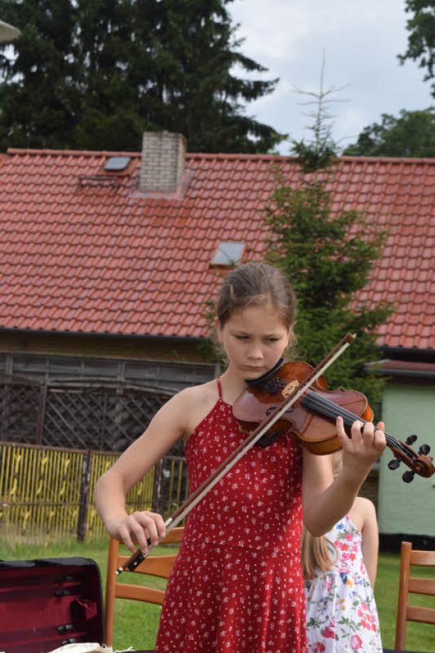 , …dann spielt Clara auswendig ein Concerto für Violine, 3. Satz von Antonio Vivaldi.